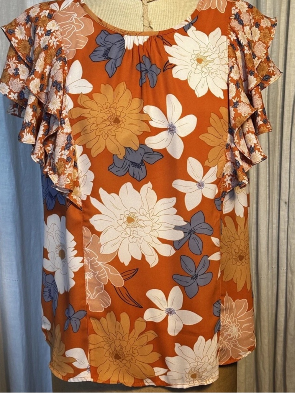 DR2 Floral Ruffle Sleeve Blouse - Picture 2 of 7